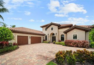 6477 Costa CIR, Naples, FL 34113