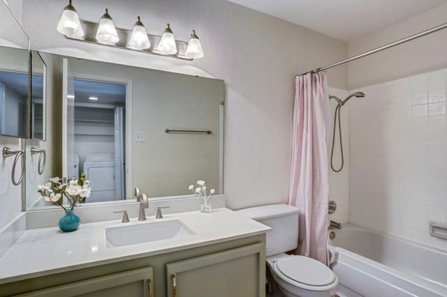 700 Thicket Lane 1004, Houston, TX 77079