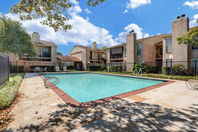 700 Thicket Lane 1004, Houston, TX 77079