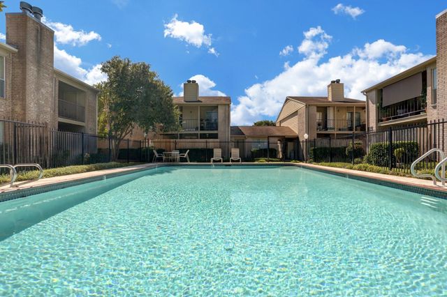 700 Thicket Lane 1004, Houston, TX 77079