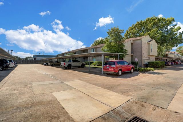 700 Thicket Lane 1004, Houston, TX 77079