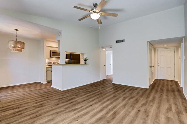 700 Thicket Lane 1004, Houston, TX 77079