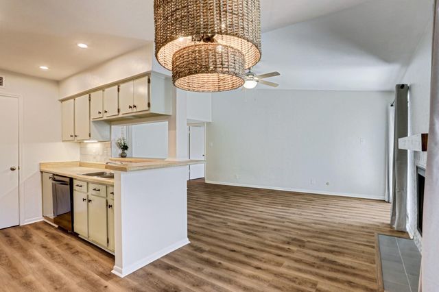 700 Thicket Lane 1004, Houston, TX 77079