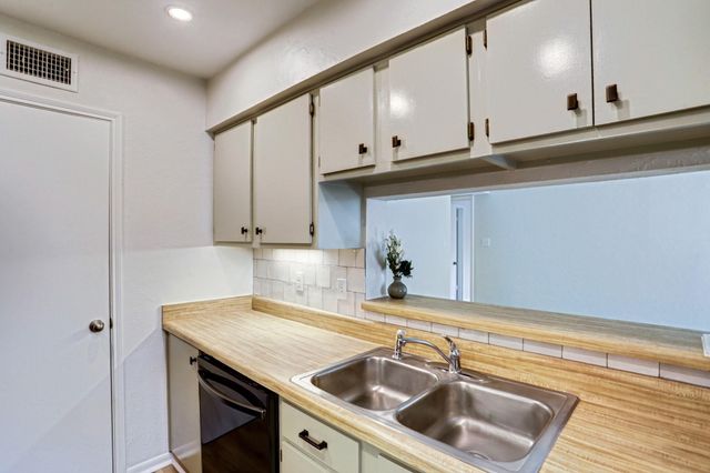 700 Thicket Lane 1004, Houston, TX 77079