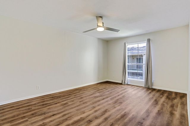700 Thicket Lane 1004, Houston, TX 77079