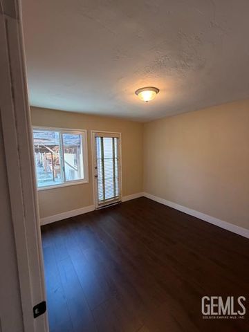 344 Oakdale Drive, Bakersfield, CA 93309