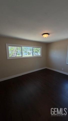 344 Oakdale Drive, Bakersfield, CA 93309