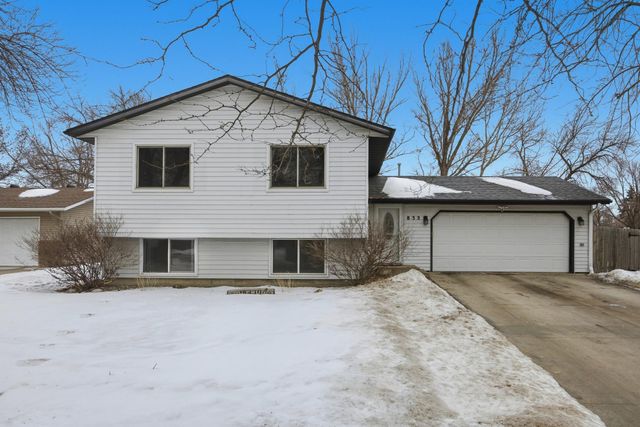 832 5th Avenue E, West Fargo, ND 58078