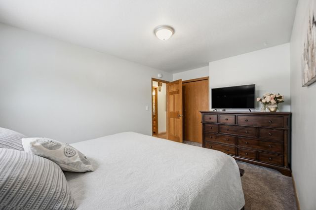 832 5th Avenue E, West Fargo, ND 58078