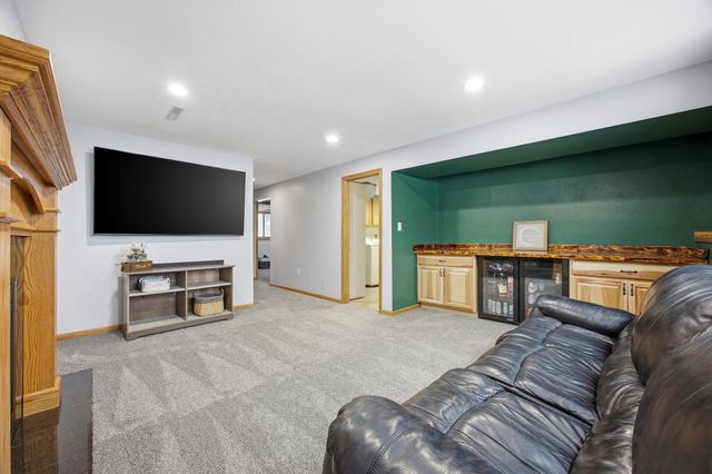 832 5th Avenue E, West Fargo, ND 58078