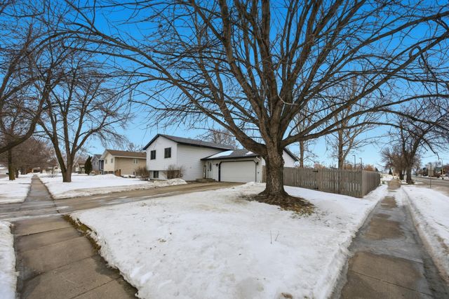 832 5th Avenue E, West Fargo, ND 58078