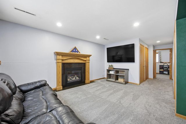 832 5th Avenue E, West Fargo, ND 58078