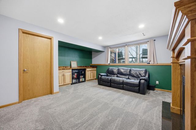 832 5th Avenue E, West Fargo, ND 58078