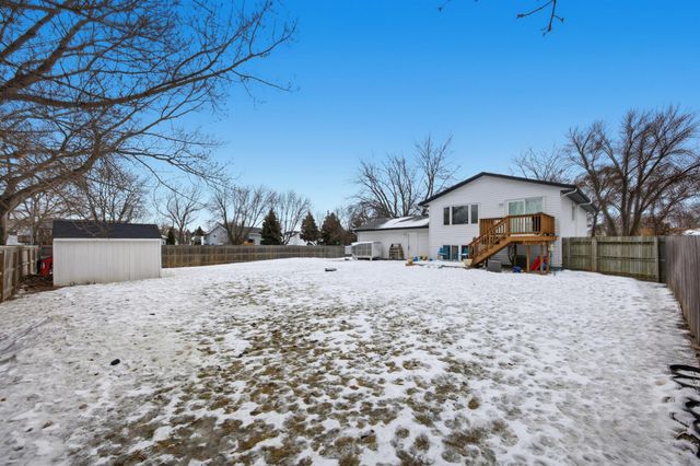 832 5th Avenue E, West Fargo, ND 58078