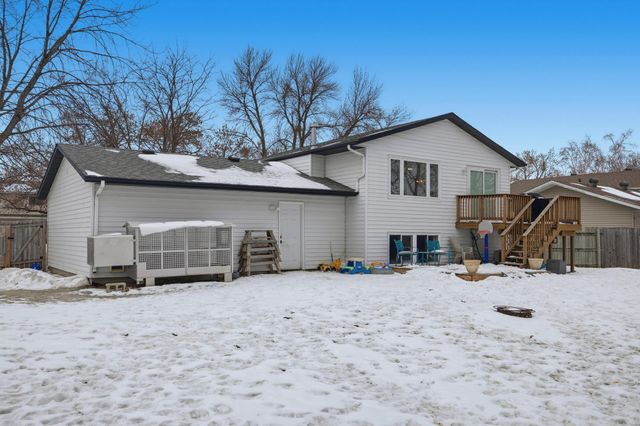 832 5th Avenue E, West Fargo, ND 58078