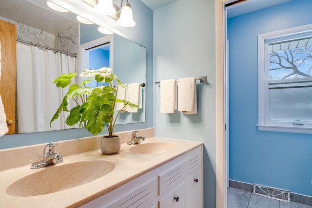 813 N Moreland BOULEVARD, Waukesha, WI 53188