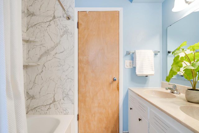 813 N Moreland BOULEVARD, Waukesha, WI 53188