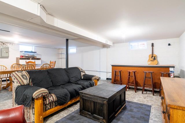 813 N Moreland BOULEVARD, Waukesha, WI 53188