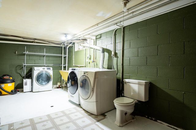 813 N Moreland BOULEVARD, Waukesha, WI 53188