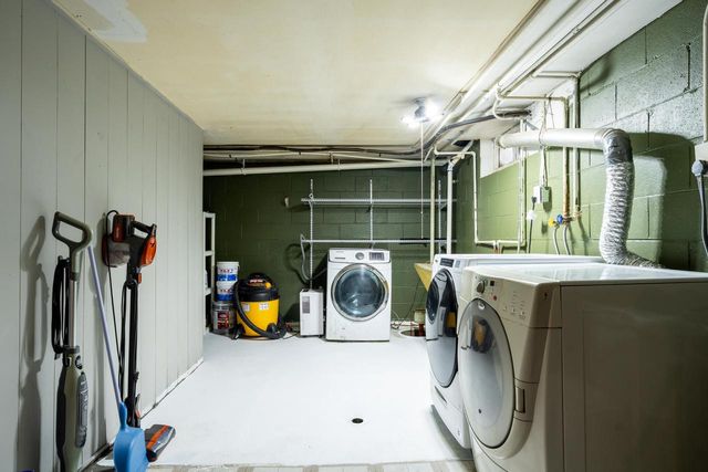 813 N Moreland BOULEVARD, Waukesha, WI 53188