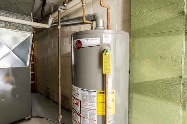 813 N Moreland BOULEVARD, Waukesha, WI 53188