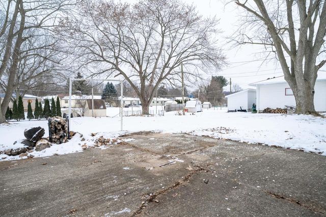 813 N Moreland BOULEVARD, Waukesha, WI 53188