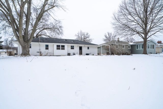 813 N Moreland BOULEVARD, Waukesha, WI 53188