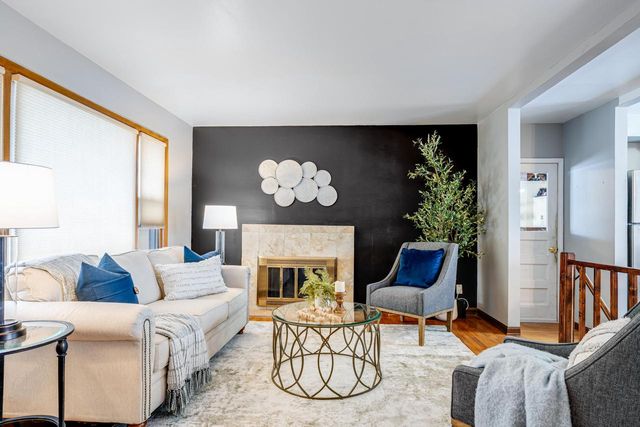 813 N Moreland BOULEVARD, Waukesha, WI 53188