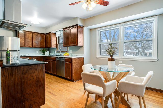 813 N Moreland BOULEVARD, Waukesha, WI 53188