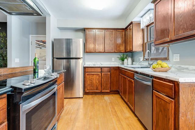 813 N Moreland BOULEVARD, Waukesha, WI 53188