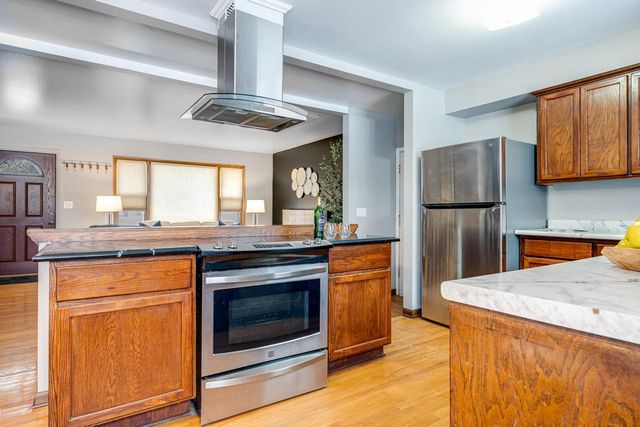 813 N Moreland BOULEVARD, Waukesha, WI 53188