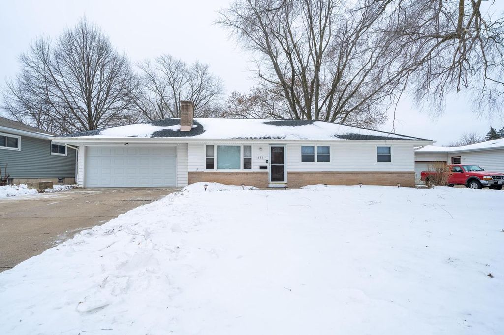 813 N Moreland BOULEVARD, Waukesha, WI 53188