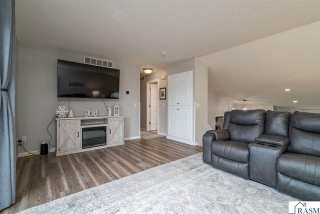 2224 Fairbanks Drive, North Mankato, MN 56003