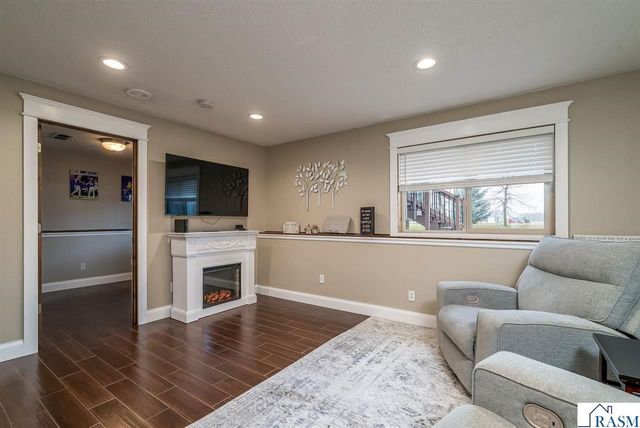 2224 Fairbanks Drive, North Mankato, MN 56003