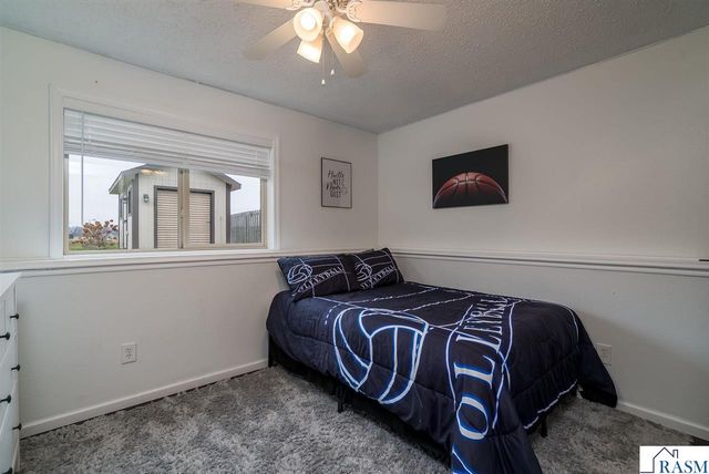 2224 Fairbanks Drive, North Mankato, MN 56003