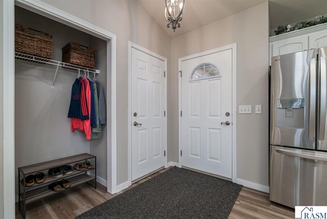 2224 Fairbanks Drive, North Mankato, MN 56003