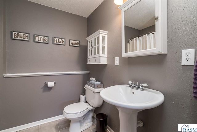 2224 Fairbanks Drive, North Mankato, MN 56003