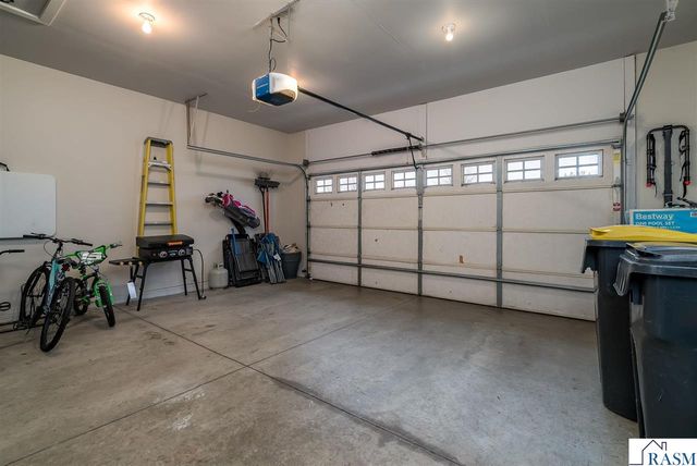 2224 Fairbanks Drive, North Mankato, MN 56003