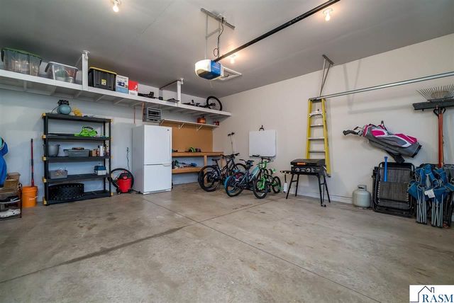 2224 Fairbanks Drive, North Mankato, MN 56003