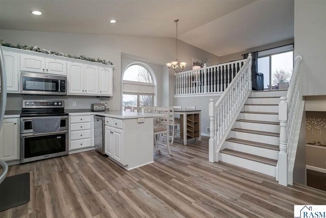 2224 Fairbanks Drive, North Mankato, MN 56003