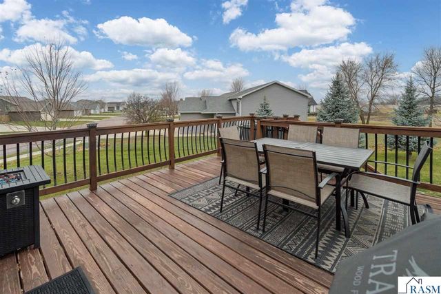 2224 Fairbanks Drive, North Mankato, MN 56003