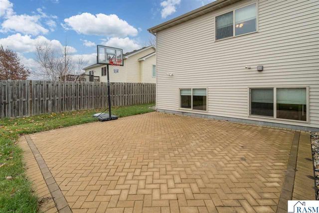 2224 Fairbanks Drive, North Mankato, MN 56003