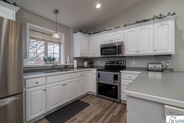 2224 Fairbanks Drive, North Mankato, MN 56003