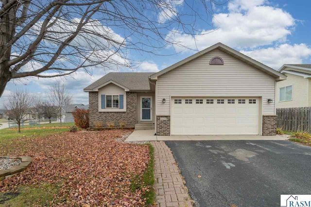 2224 Fairbanks Drive, North Mankato, MN 56003