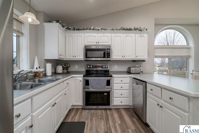 2224 Fairbanks Drive, North Mankato, MN 56003