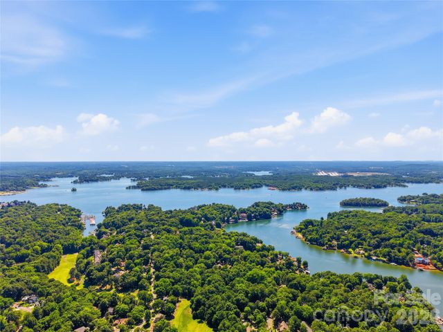 2084 Calloway Pines Drive, Tega Cay, SC 29708