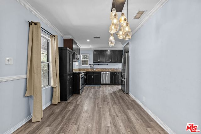 7048 Zelzah Avenue, Los Angeles, CA 91335
