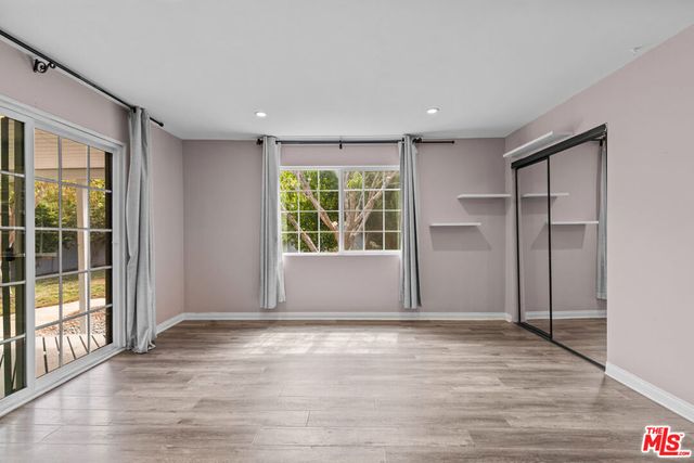 7048 Zelzah Avenue, Los Angeles, CA 91335