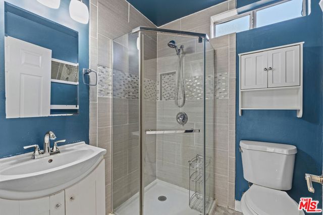 7048 Zelzah Avenue, Los Angeles, CA 91335