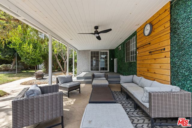 7048 Zelzah Avenue, Los Angeles, CA 91335